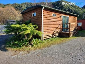 Copper Country Cabins 昆斯敦銅礦國家小屋