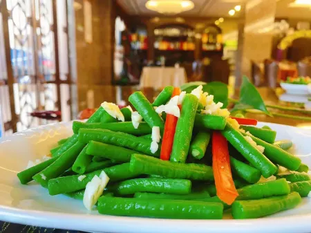 Aisiting Hotel Отели рядом с достопримечательностью «Mingsha Mountain And Crescent Spring»