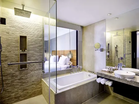 Pullman Bali Legian Beach Отели рядом с достопримечательностью «5GX Bali»