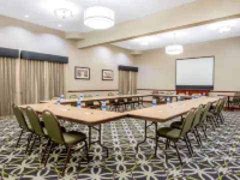 La Quinta Inn & Suites by Wyndham Gainesville Hotels in Cooke County