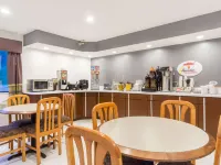 曾斯維爾温德姆速8酒店 馬斯金格姆縣酒店