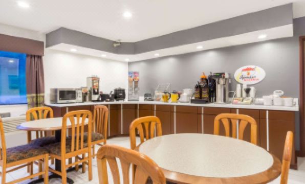 Super 8 by Wyndham Zanesville