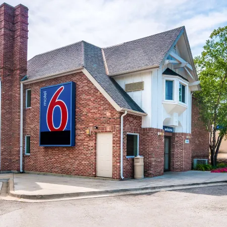 Motel 6 Arlington Heights, IL - Chicago North Central
