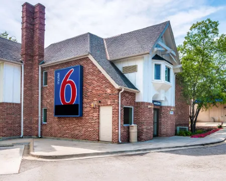 Motel 6 Arlington Heights, IL - Chicago North Central Hotels in Cook County