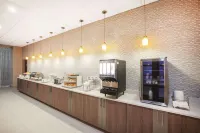 La Quinta Inn & Suites by Wyndham San Marcos Outlet Mall - breakfast
