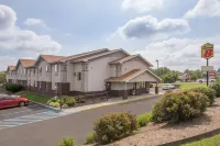 Super 8 by Wyndham Christiansburg/Blacksburg Area فنادق في Christiansburg