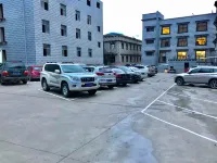 7天酒店（稻城香格里拉亞丁景區店） - 停車場