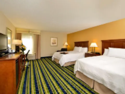 ハンプトン イン ソールズベリー ソールズベリーのホテル