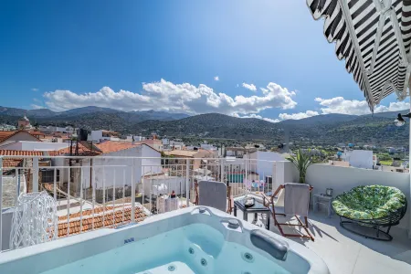 Napoleon Navy Suite 1Bd 1ba