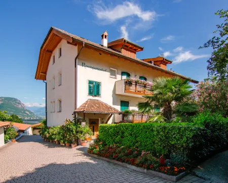 Rosengartenhof Hotels in Andrian