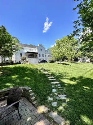 The Holly and Ivy Inn Hotels in Newton