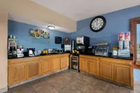 Days Inn by Wyndham Newton - breakfast