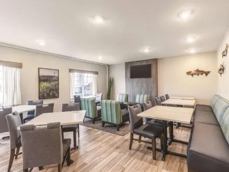 La Quinta Inn & Suites by Wyndham Newport