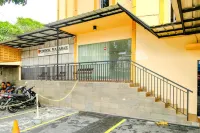 Pondok Malabar Mitra RedDoorz Hotel di Jakarta Barat