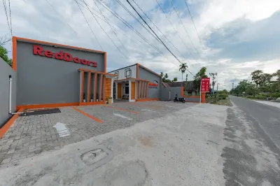 RedDoorz Plus at Orange Diponogoro Palangkaraya Hotels in 