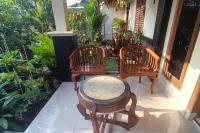 SPOT ON 93527 Agus Kostel SyariahNearWisata Agro Jollong Hotel dekat Waduk Gembong