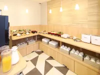 AB Hotel Kani - فطور