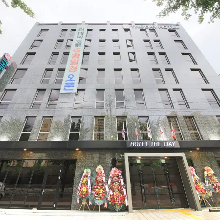 Dobong the Day Hotel Отели рядом с достопримечательностью «Храм Чхончхукса»