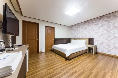 Anseong Bukingham Hotels near Seoil Farm