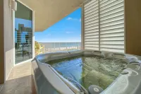 Mediterranean West 302 Hotel dekat Johnson Beach