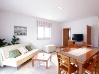 Cherry Grove Hotels near Muzejska zbirka Pristava