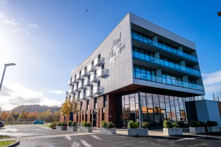 Best Western Eden Spa Honfleur Отели рядом с достопримечательностью «Musée d'Ethnographie et d'Art Populaire Normand»