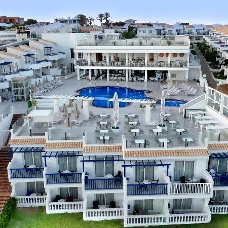 Parque Nereida Suites Hotel Отели рядом с достопримечательностью «Пляж Кала-Торта»