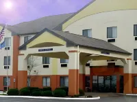 Holiday Inn Express & Suites Muncie Hotels in Muncie