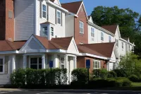 Candlewood Suites Portland - Scarborough فنادق في Scarborough