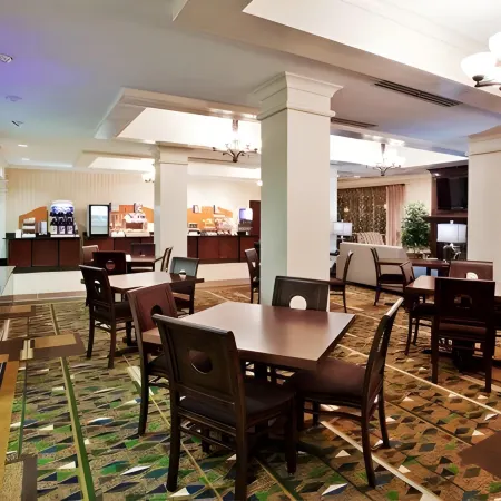 Holiday Inn Express & Suites Columbus - FT Benning Maingate by IHG Hôtels à : Columbus