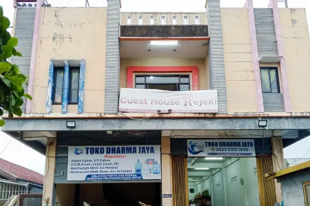 Mess Rejeki Redpartner Отели в г. East Kotawaringin Regency