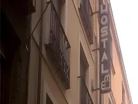 Hostal Albany Hotels near Senda del Arcediano