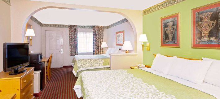 Days Inn & Suites by Wyndham Starkville Hotels in Oktibbeha County