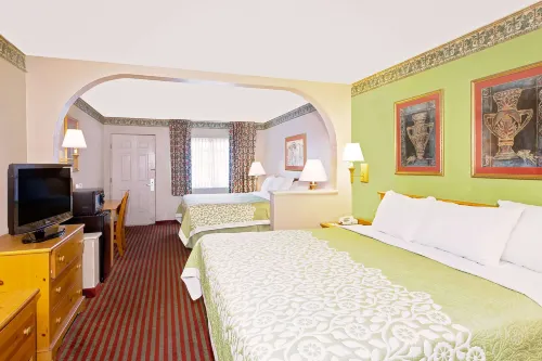 Days Inn & Suites by Wyndham Starkville Hotels in Oktibbeha County