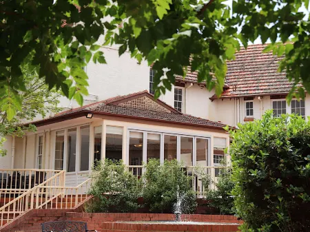 Mercure Canberra Отели рядом с достопримечательностью «Австралийский военный мемориал»