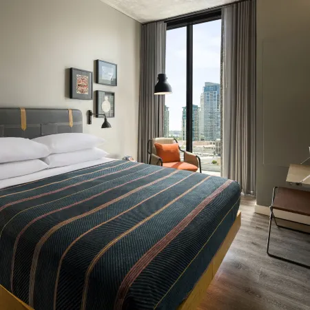 Moxy San Diego Downtown/Gaslamp Quarter Отели рядом с достопримечательностью «Портовый район»