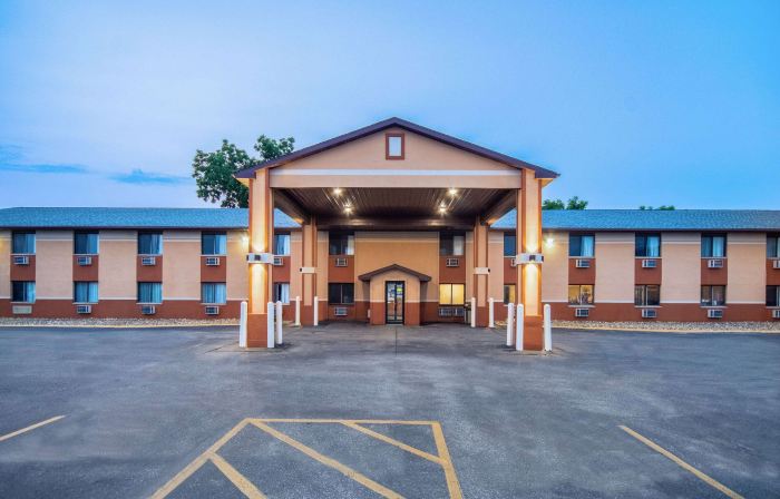 Days Inn & Suites by Wyndham Waterloo