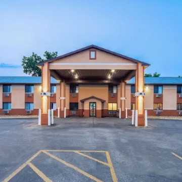 Days Inn & Suites by Wyndham Waterloo