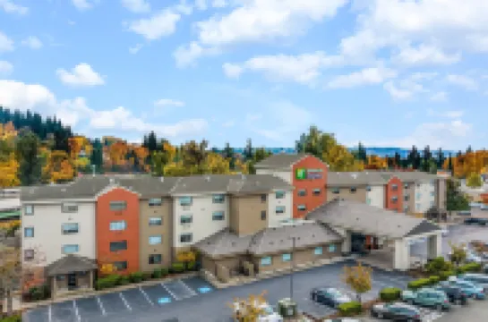 Holiday Inn Express PORTLAND SE - CLACKAMAS AREA by IHG