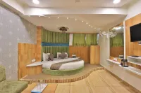 Hotel the Grand Radhey