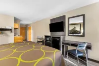 Super 8 by Wyndham Dickson Hotels in Dickson