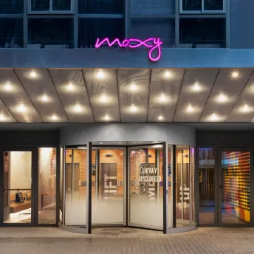 Moxy Barcelona Отели рядом с достопримечательностью «Площадь Испании»