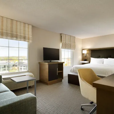Hampton Inn & Suites Newport/Middletown Hotels near Thames Street