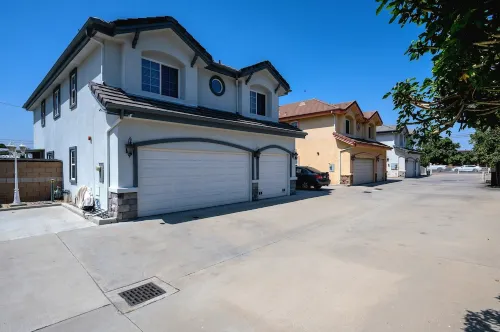 New Designer Home Monthly Stay Near Disney Universal Dtla and Beaches. Hotels in El Monte