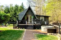 Crescent Moon: Hot Tub, Arcade, Dogs, EV Charger, Minutes from Shenandoah - WiFi