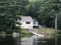Peaceful Waterfront Toddy Pond Retreat