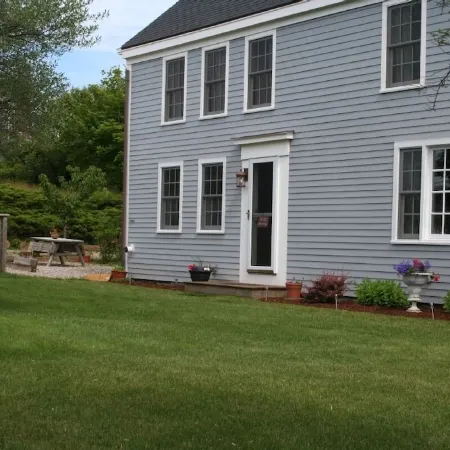 GREAT LOCATION /3 bedroom/bayview /Pond village area