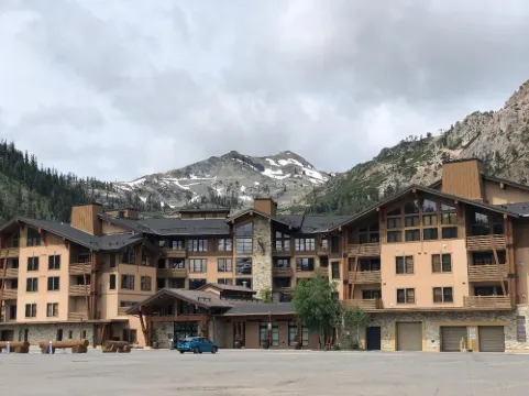 Prime Location Inside Palisades Village.  Steps to Gondola. 1 Bdrm -Sleeps 4 Hoteles en Squaw Valley