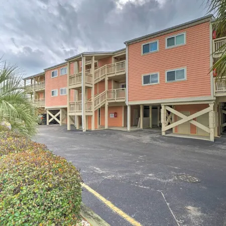 Bright and Beachy Oceanfront Condo - Linens included!