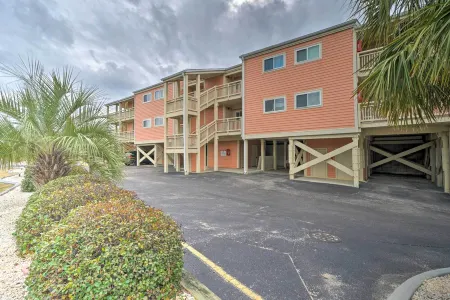 Bright and Beachy Oceanfront Condo - Linens included!